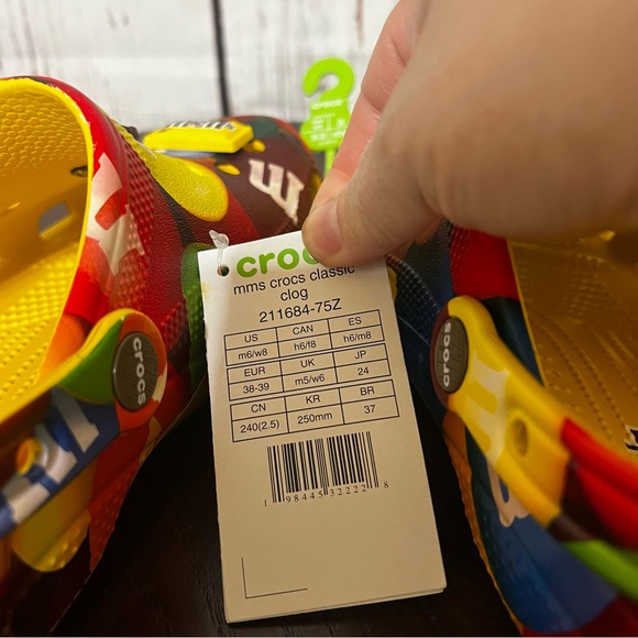 CROCS M&M'S x Crocs Classic Clog limited edition size 8 nwt - Picture 9 of 16